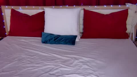 Caroline online show from November 20, 2025, 2:01 am