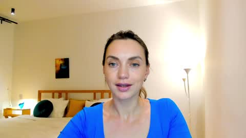 Snapshot of lovelyeemia chatting on December 8, 2024, 8:04 pm Mia online show from December 8, 2024, 8:04 pm