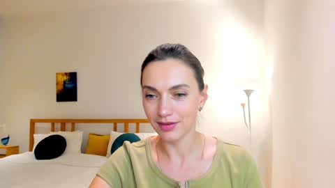 Snapshot of lovelyeemia chatting on December 10, 2024, 7:54 pm Mia online show from December 10, 2024, 7:54 pm