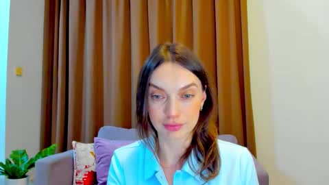 Snapshot of lovelyeemia chatting on October 5, 2025, 12:03 pm Mia online show from October 5, 2025, 12:03 pm
