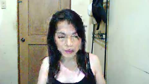 lovelykimts32 online show from November 10, 2025, 1:21 pm