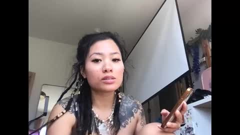 lovelyxmacii online show from April 5, 2026, 10:07 pm