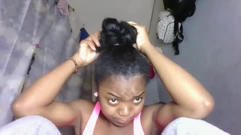 lovemarie08 online show from April 15, 2026, 11:17 am