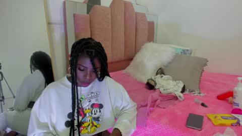 L O V E  online show from February 1, 2025, 11:43 am