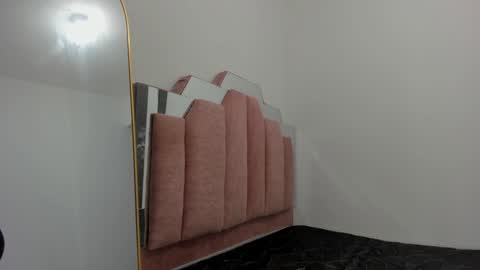 L O V E  online show from February 2, 2025, 11:40 am