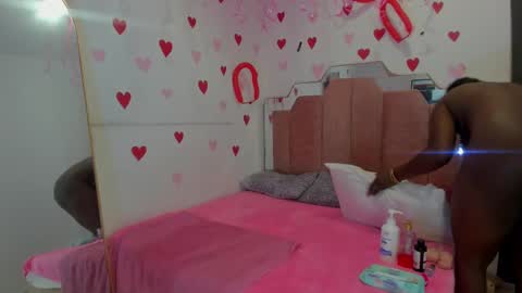 L O V E  online show from February 17, 2025, 12:16 pm