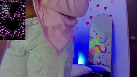 L O V E  online show from March 2, 2025, 12:01 pm