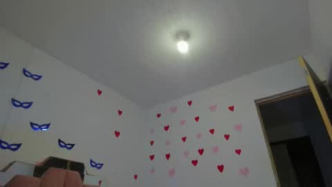 L O V E  online show from March 4, 2025, 12:12 pm