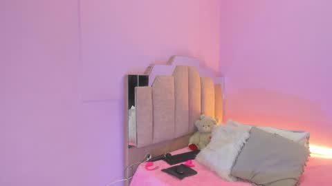 L O V E  online show from September 10, 2025, 11:32 am