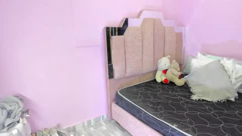 L O V E  online show from September 21, 2025, 11:56 am