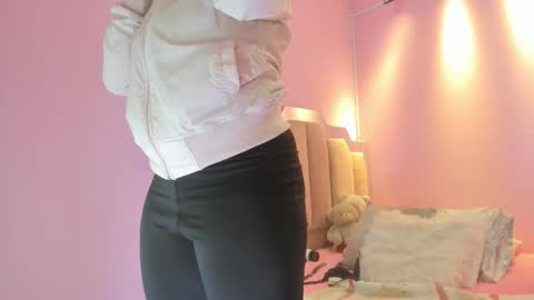 L O V E  online show from October 4, 2025, 11:30 am