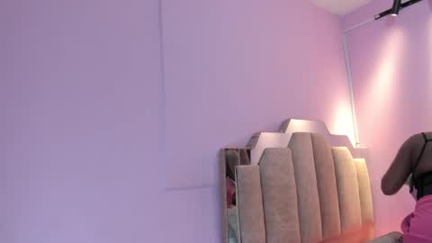 L O V E  online show from October 10, 2025, 11:42 am