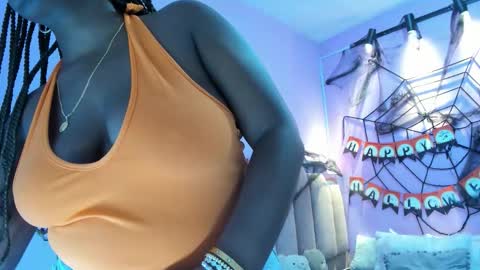 L O V E  online show from October 18, 2025, 11:44 am