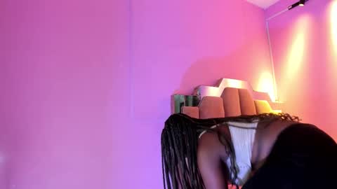 L O V E  online show from November 14, 2025, 11:53 am