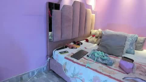 L O V E  online show from January 8, 2026, 11:56 am