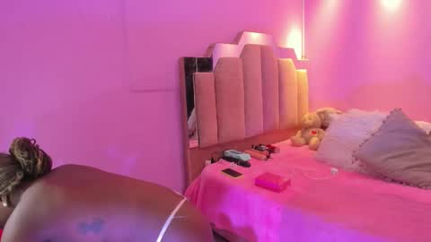 L O V E  online show from January 11, 2026, 12:10 pm