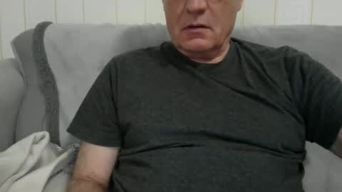 loveroflatinas1 online show from November 9, 2025, 1:37 am