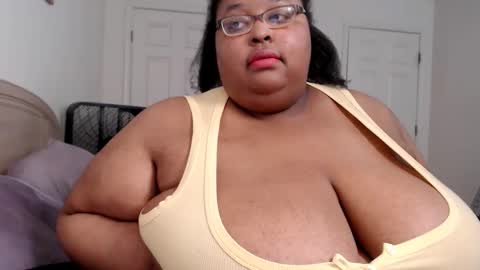 Snapshot of loves_aura chatting on February 13, 2026, 1:01 am Alyson online show from February 13, 2026, 1:01 am