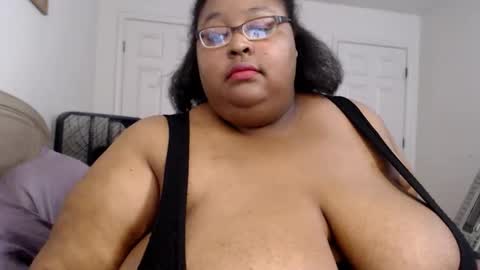 Snapshot of loves_aura chatting on March 11, 2026, 12:16 am Alyson online show from March 11, 2026, 12:16 am