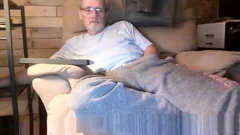 Snapshot of lovesex6565 chatting on April 20, 2026, 11:50 pm just here to have fun and cum online show from April 20, 2026, 11:50 pm