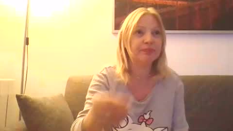 Snapshot of lovestar544963 chatting on December 19, 2024, 9:28 pm Marlyn online show from December 19, 2024, 9:28 pm