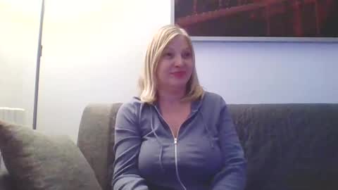 Snapshot of lovestar544963 chatting on January 8, 2025, 12:28 am Marlyn online show from January 8, 2025, 12:28 am