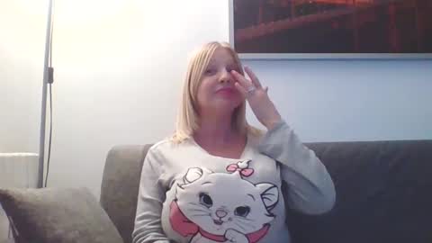 Snapshot of lovestar544963 chatting on January 24, 2025, 11:45 pm Marlyn online show from January 24, 2025, 11:45 pm