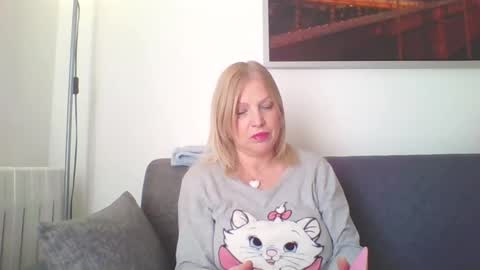 Snapshot of lovestar544963 chatting on January 30, 2025, 12:59 pm Marlyn online show from January 30, 2025, 12:59 pm