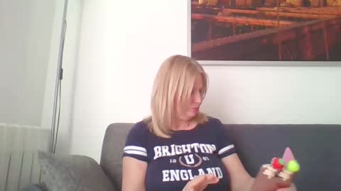 Snapshot of lovestar544963 chatting on February 4, 2025, 2:43 pm Marlyn online show from February 4, 2025, 2:43 pm