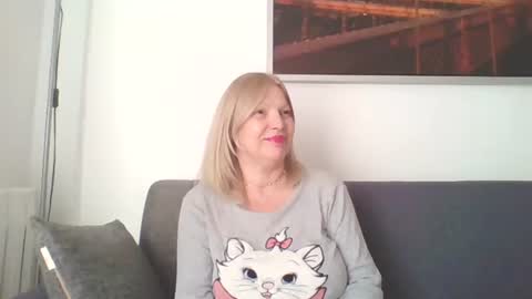 Snapshot of lovestar544963 chatting on February 20, 2025, 2:57 pm Marlyn online show from February 20, 2025, 2:57 pm