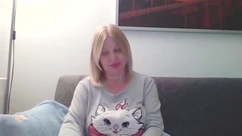 Snapshot of lovestar544963 chatting on February 20, 2025, 10:15 pm Marlyn online show from February 20, 2025, 10:15 pm