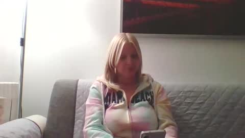 Snapshot of lovestar544963 chatting on February 20, 2026, 9:15 pm Marlyn online show from February 20, 2026, 9:15 pm