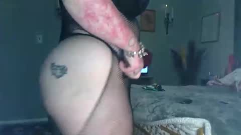 Snapshot of lovetubes101 chatting on February 4, 2026, 2:06 am lovetubes101 online show from February 4, 2026, 2:06 am