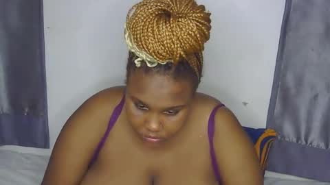 Snapshot of loveytiana chatting on March 8, 2026, 5:28 pm loveytiana online show from March 8, 2026, 5:28 pm