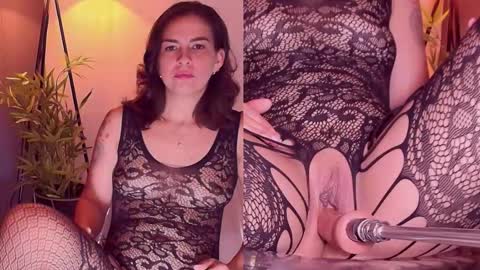 Snapshot of loving__lauren chatting on October 5, 2025, 2:54 am L A U R A online show from October 5, 2025, 2:54 am