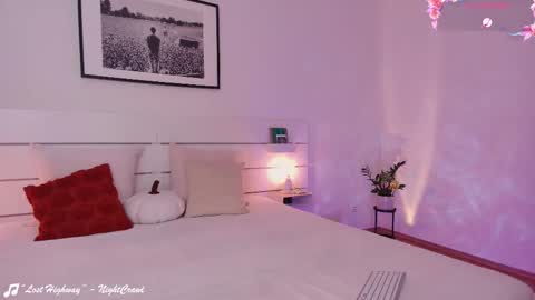    .       online show from September 9, 2025, 9:09 am