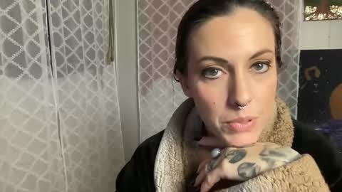 Snapshot of loxlust chatting on December 6, 2024, 8:37 am Lox online show from December 6, 2024, 8:37 am