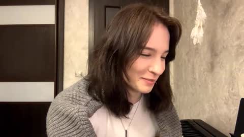 luannmaixner online show from December 4, 2025, 5:43 pm