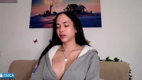 luara_ online show from January 8, 2026, 3:36 pm
