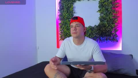 luc_sforza online show from October 30, 2025, 1:12 pm