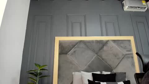 luca_morettii online show from October 29, 2025, 12:07 pm