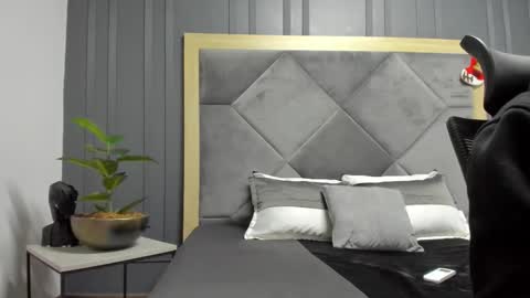 luca_morettii online show from December 16, 2025, 12:32 pm