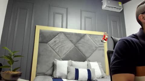 luca_morettii online show from January 7, 2026, 12:18 pm