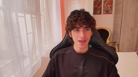 lucas_xo online show from October 16, 2025, 7:26 pm