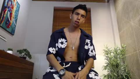 Lucca Moreti online show from May 12, 2026, 3:36 am