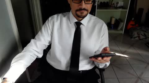 Luchi Luchano online show from December 18, 2025, 9:32 pm