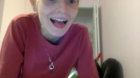Snapshot of luci_layne chatting on July 2, 2026, 6:47 pm Luci Layne online show from July 2, 2026, 6:47 pm