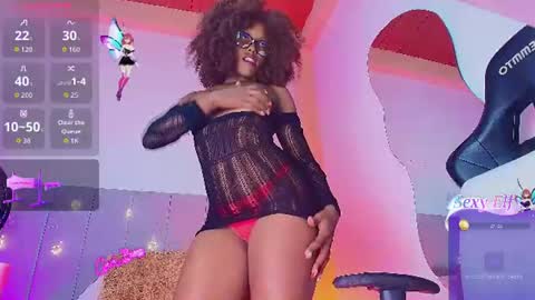 lucia01m online show from July 12, 2026, 7:05 pm