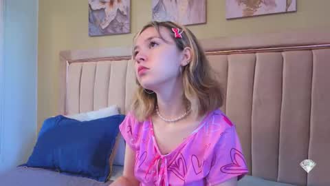 lucia_copper online show from October 28, 2025, 12:19 pm