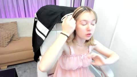 lucia_copper online show from November 4, 2025, 12:04 pm